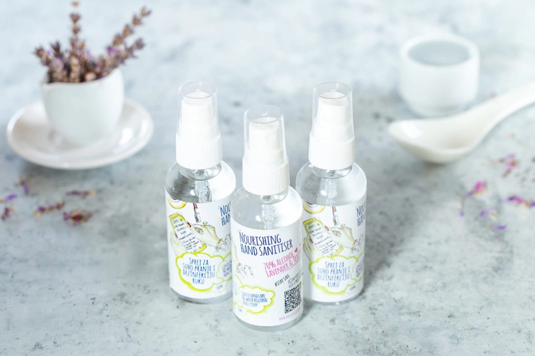 Spray per il lavaggio a secco e la disinfezione delle mani