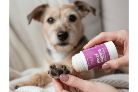 Prirodni maxi balzam za usne, lice i ruke – s bergamotom i limunskom travom. Njeguje, štiti i miriše. Pogodan i za djecu.